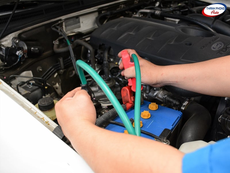 - Hướng Dẫn Câu Bình Ắc Quy Ô Tô Khi Xe Bị Hết Điện An Toàn - Hướng Dẫn Câu Bình Ắc Quy Ô Tô Khi Xe Bị Hết Điện An Toàn